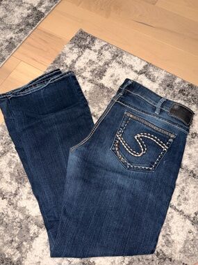 Silver Jeans Dark Blue Boot Cut Jeans with Contrast Pocket Stitching